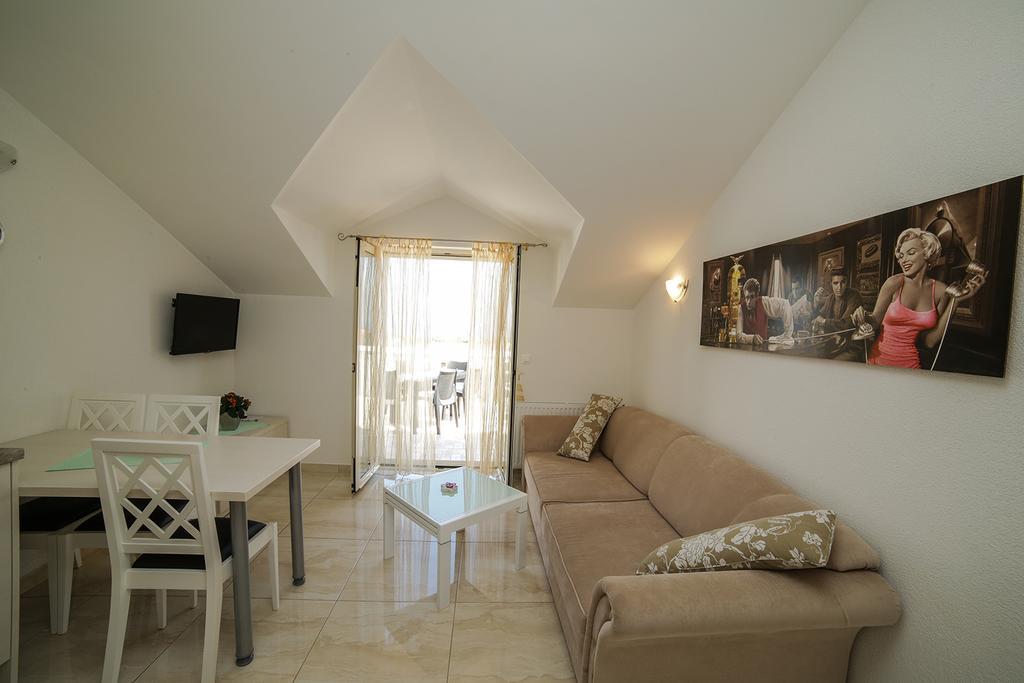 Apartments Manda Супетар Екстериор снимка